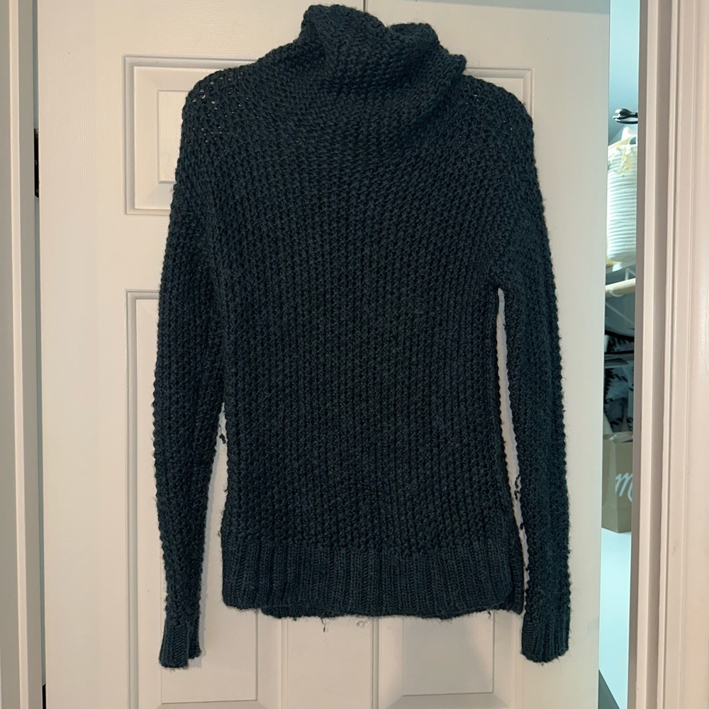 Abercrombie green turtleneck